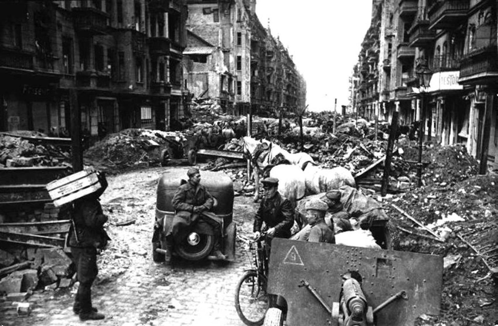 Echoes of World War II | Snapshots from Berlin